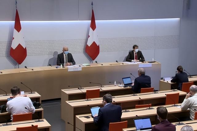 历史开了个玩笑：第一个倒下的不是乌克兰	，而是百年中立的瑞士？