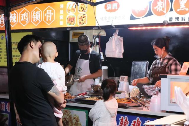 宕昌的夜：慢下来的时光 热起来的生活