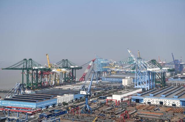 中美关系生变？特朗普一声令下，92台中国起重机被查	，果然不简单