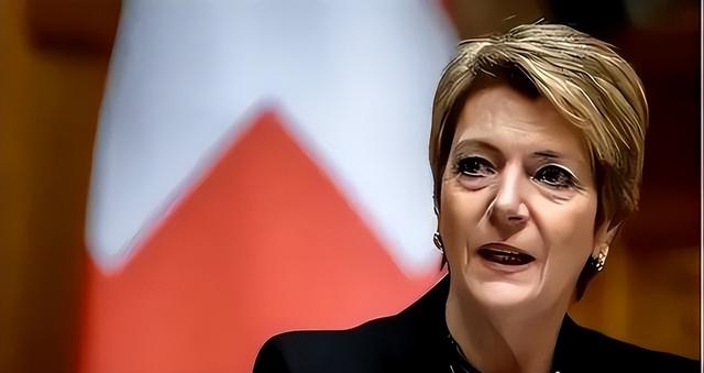 历史竟开了个玩笑：先倒下的不是乌克兰	，而是百年中立的瑞士？