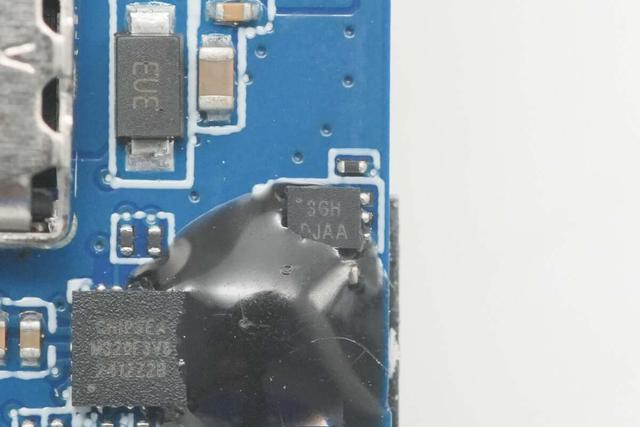 薄至8.7mm，轻松放进口袋，小米22.5W 5000mAh磁吸超薄充电宝拆解