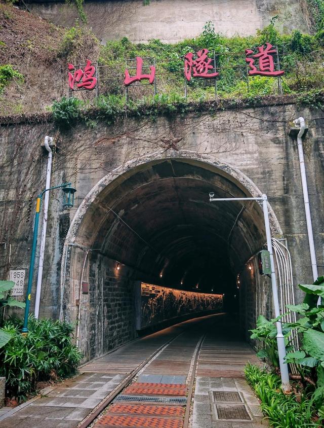 鹰厦铁路延伸线，全长约4.5公里，现在改造成铁路主题带状公园