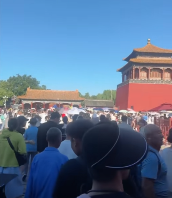 贵州彻底失守！全国游客“攻占”城邦，人潮汹涌，多个地区已沦陷