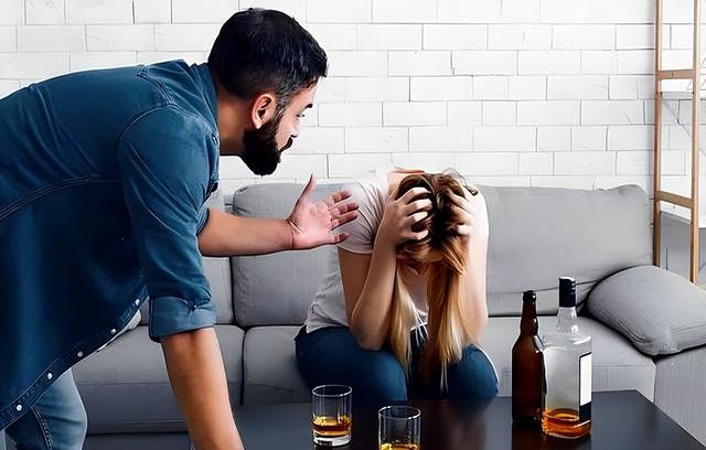 为什么男人只敢凶妻子？心理学揭露真相，女人不懂铁定伤心