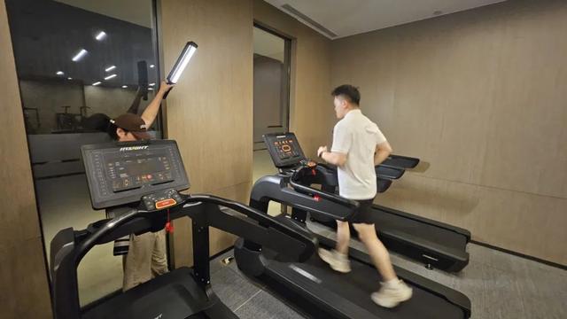 探秘新场景 | 我们试睡了西南首家都喜酒店，恨不得立马跳进泳池