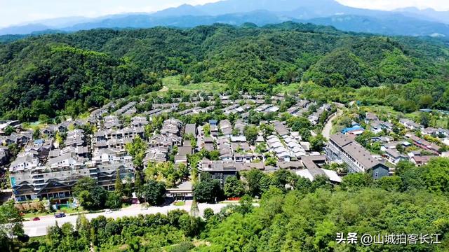 四川很“魔幻”的县，50公里海拔差5000米，是成都人休闲的后花园