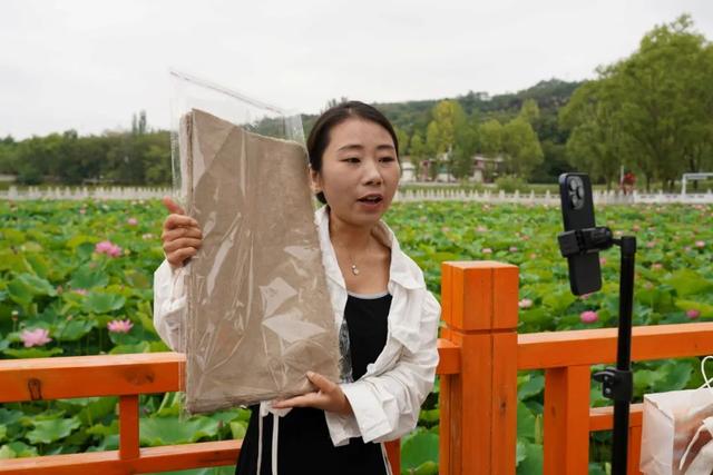 畅游晚霞湖 云购西和味——西和农旅直播让美景好物“双线出圈”