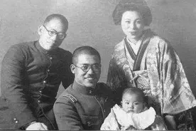 1912年，冈村宁次的全家福，两个儿子都先他而死，沦为孤寡老人图片