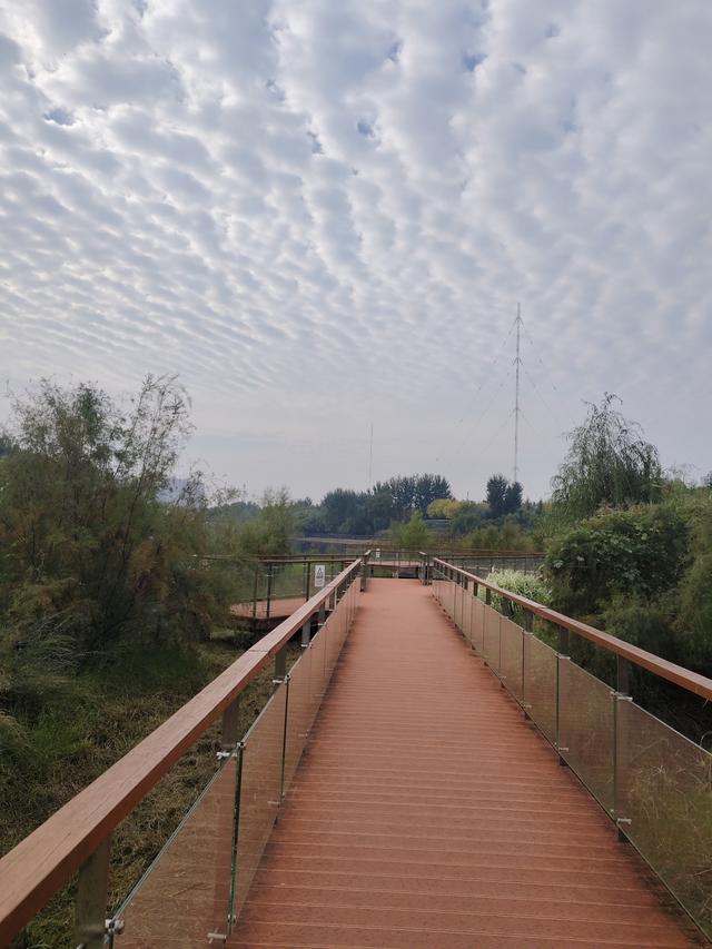 徒步穿越西流湖，赏秋正当时