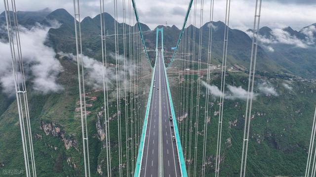 625米高空“缝合”地球裂缝！花江大桥把中国基建焊上世界天花板