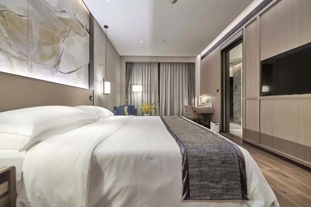 5分钟到达新兴南站！凭高铁票住房享9折优惠、泡汤泉低至¥48元/人！来禅域小镇玩转两天一夜！