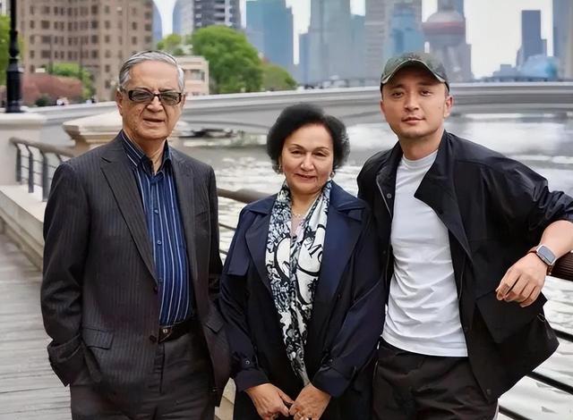 离过年不到俩月，42岁尼格买提高调官宣喜讯，前妻帕夏古丽后悔吗