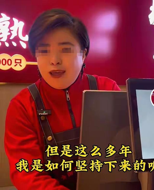 女老板徒步“白嫖”被拒，反怼老板娘，被扒出9家店，她连夜锁号