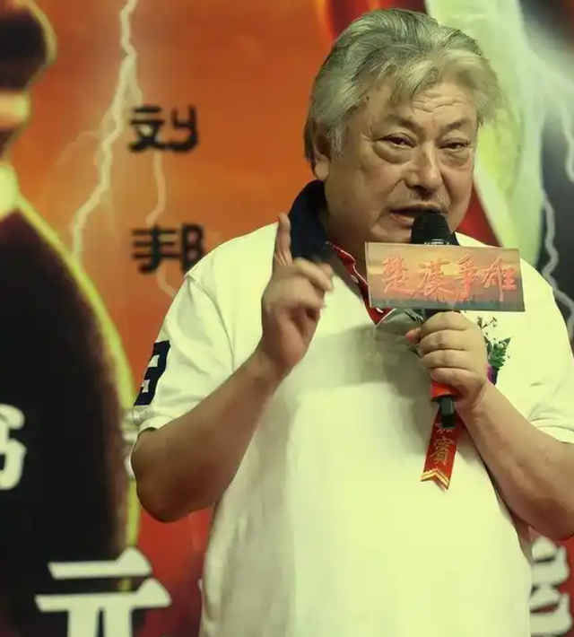 她长得太美被导演“据为己有”，同居27年没证没娃，63岁不治身亡