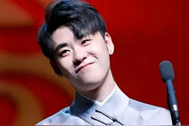 张云雷：从云端跌落的曲折星途图片