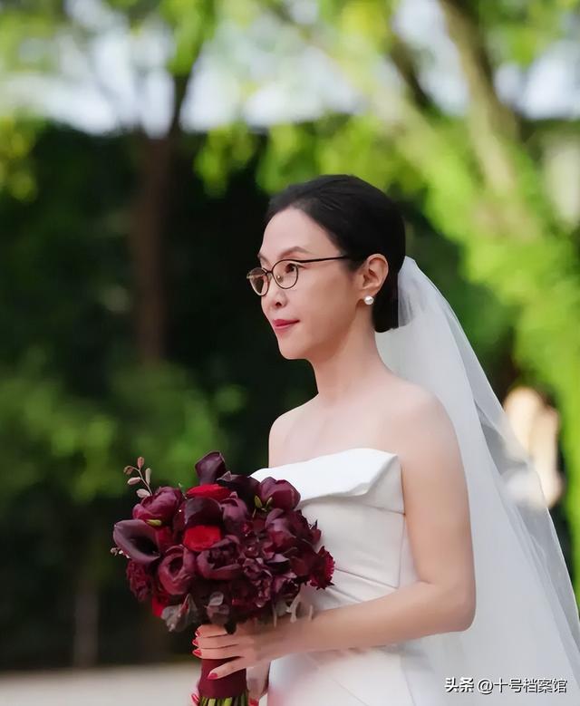 男人至死是少年！61岁李国庆娶白月光，没找“小娇妻”被网友点赞