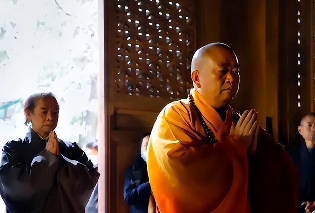 拔萝卜带泥！释永信倒台后，最惨的不是女明星，而是捐了46亿的他