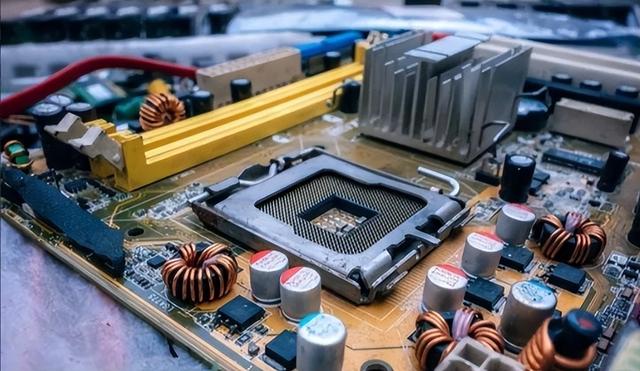 卡脖子难题破局！中国造自修复铠甲，微弹簧百亿次蹦不软