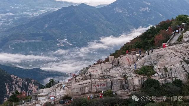 泰山云海：水墨长卷里的山河诗行