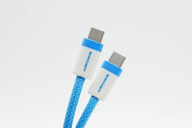 兼顾240W快充和40Gbps高速传输，异泽磁吸编织数据线拆解