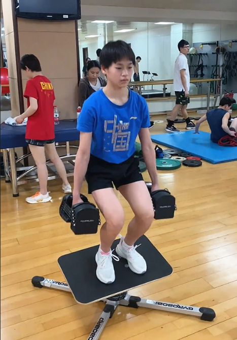 原以为全红婵这次退赛，是因身材走样告别跳台，结果闷声干大事