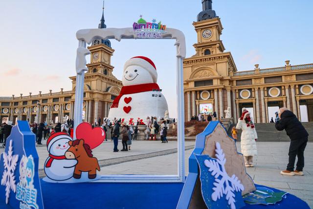 顶流归来！哈尔滨群力音乐公园大雪人引客打卡