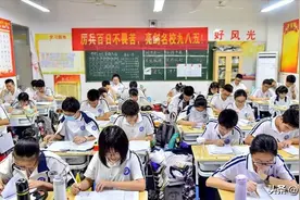 高三班主任在教室里拍下心酸一幕，我才明白比贫穷更可怕的是内卷图片