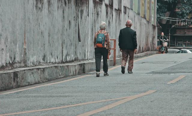 清晨的街角，总有一种温暖而熟悉味道，仿佛来自生活最细腻慰藉。