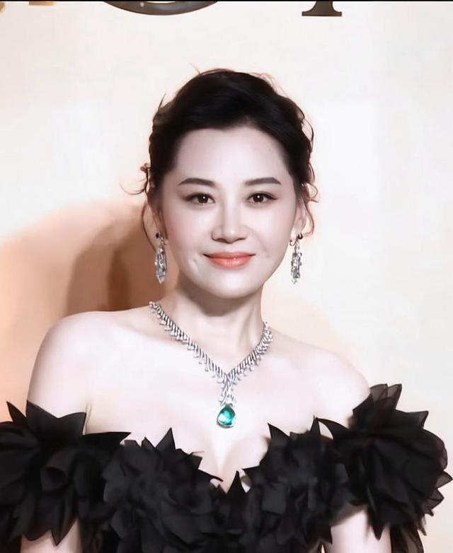 娱乐圈最丰满的6位女星，美的各有千秋，她们的身材也太犯规了
