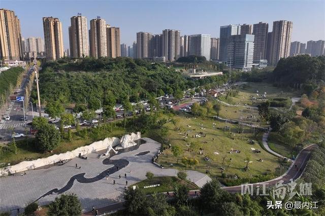 走，去内江花萼湿地边赏景边“读”历史