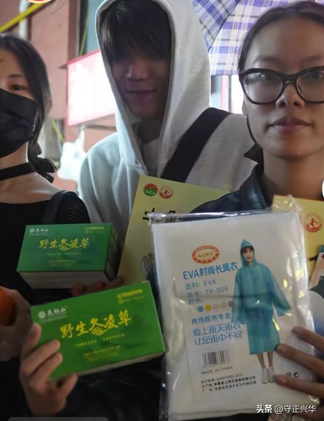 雨中等炒粉袋里藏心意——济源文旅送礼上门这波热度接得漂亮