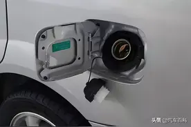 高端车油箱在右侧，低端车在左侧？内行人说出实情，还好知道了图片