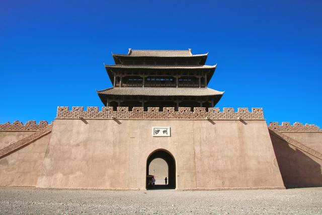 敦煌丝路遗产城，戈壁滩上的影视基地，看一场艺术与自然的盛宴