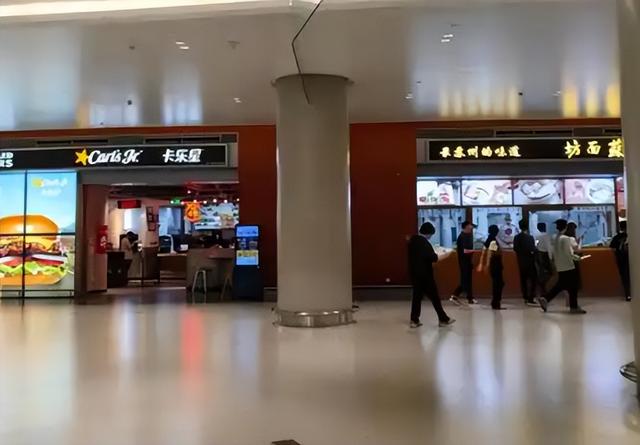 印度美女来中国旅游，第一天就破防：他们卫生条件怎么会这么好？