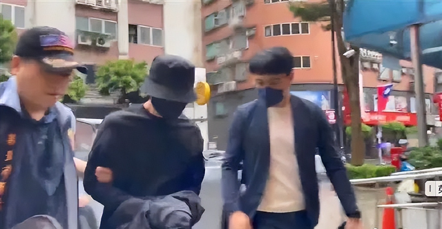演员贾静雯回应丈夫被警方拘提：震惊不已，孩子目睹父亲被上铐受到惊吓