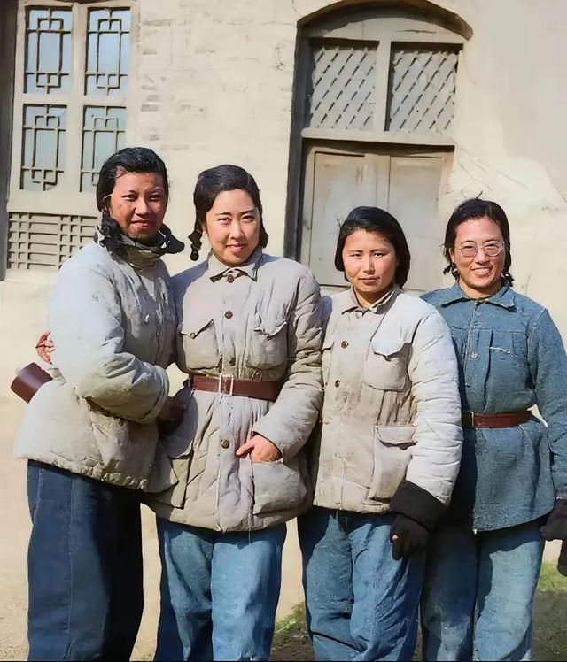 1984年，王光美来到河南和当县长的儿子刘源，留下一张珍贵的合影