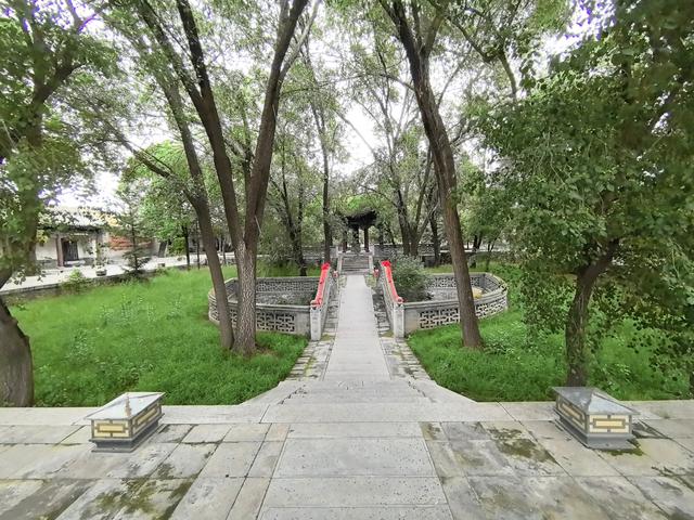 朔州古城全是夯土墙，没有刻意修复，是我看到的最原始的古城墙