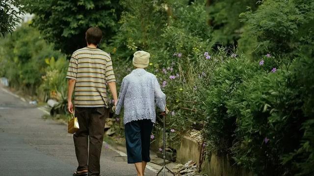 国内首位开“生死课”的老师，讲授“死亡”25年