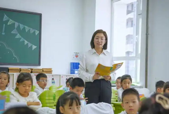 小学生大喊网络烂梗，却被几十万人点赞，背后是一场中文衰退危机