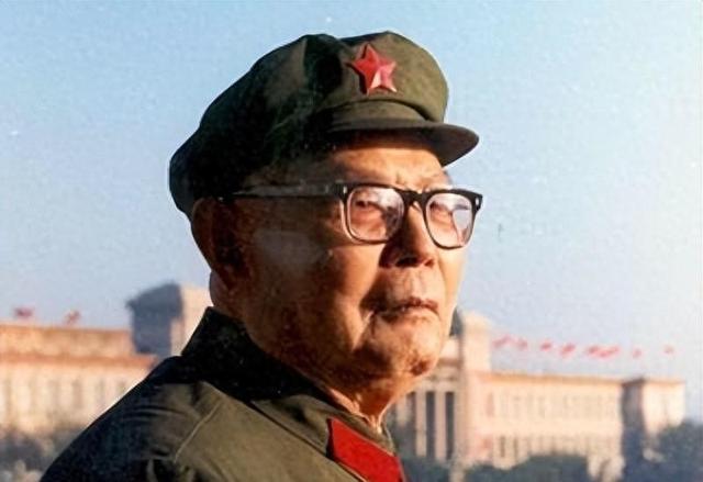 毛主席临终前为何拿掉叶剑英军权？众人不解，多年后才知主席苦心
