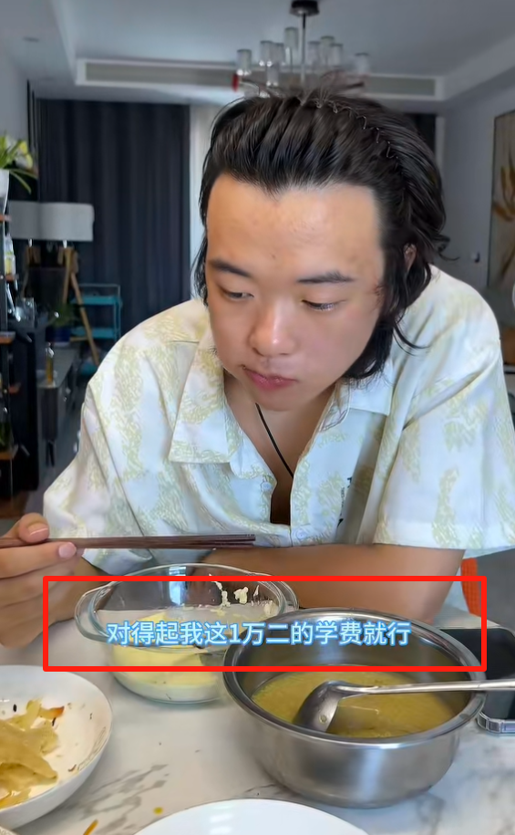 男孩562分被调剂到护理专业，一家人崩溃痛哭，最终选择让人破防