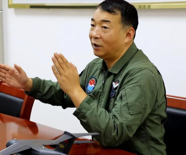 阅兵女机长身份曝光！私生活被扒牺牲太大，老公不简单，央视点名