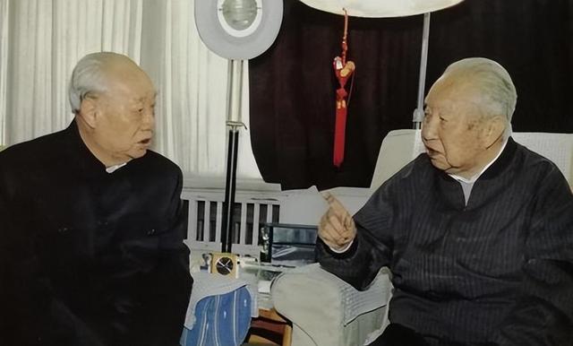 95岁汪东兴罕见露面，接受采访时曾直言：不少人都钻到了钱眼里