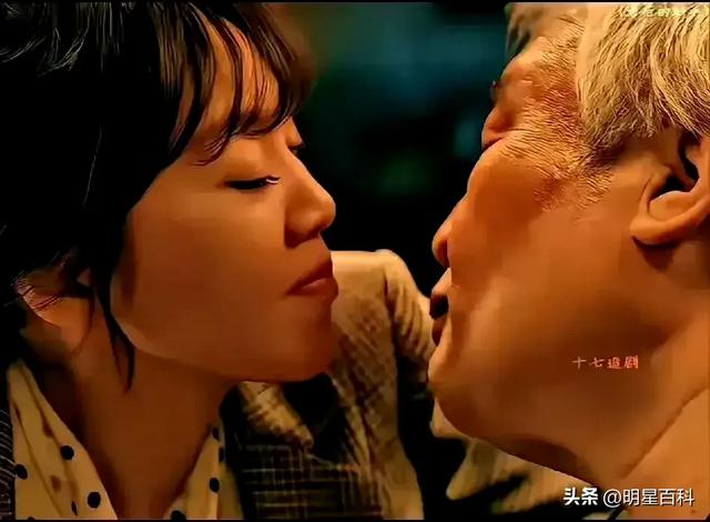 闫妮和70岁演员的吻戏，一秒入戏，很敬业