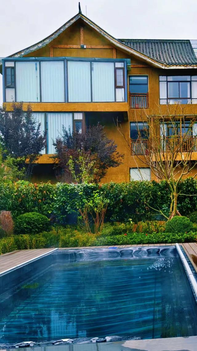 松坪沟彩林已“封神”！泡暖泉、赏非遗打铁花，这波三重盛宴错过等一年！