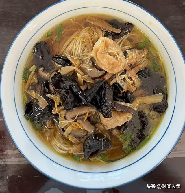 素面种种说开来【泉明／文 花非花／摄影】
