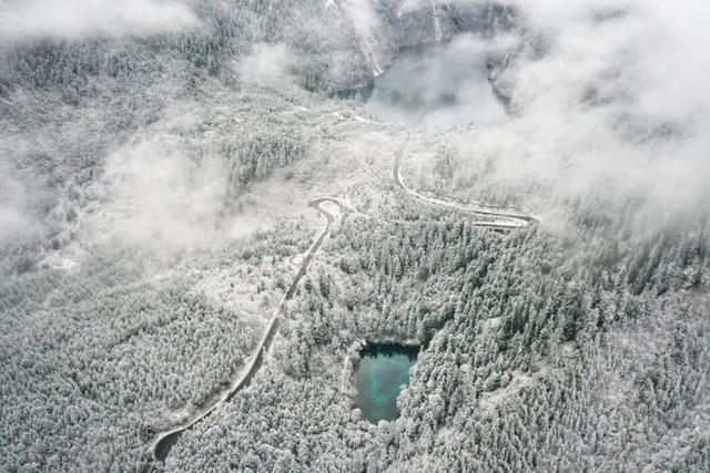 九寨沟冬日限定皮肤上线！快来九寨沟赏雪林彩池啦~