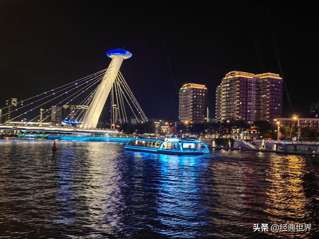 夜幕下的海河
