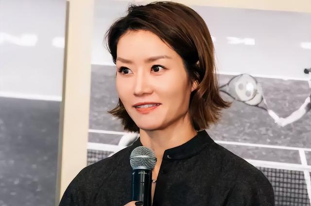 连续退赛80天，郑钦文再破天花板，让李娜和整个网坛“沉默”了