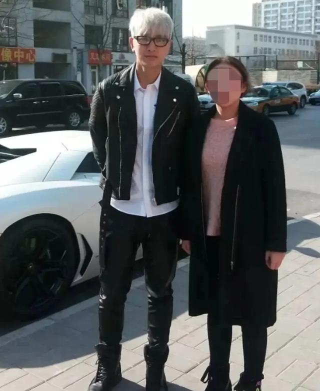 贾乃亮昔日的兰博基尼，只开了4个月居然还是三手的，过户给邓超